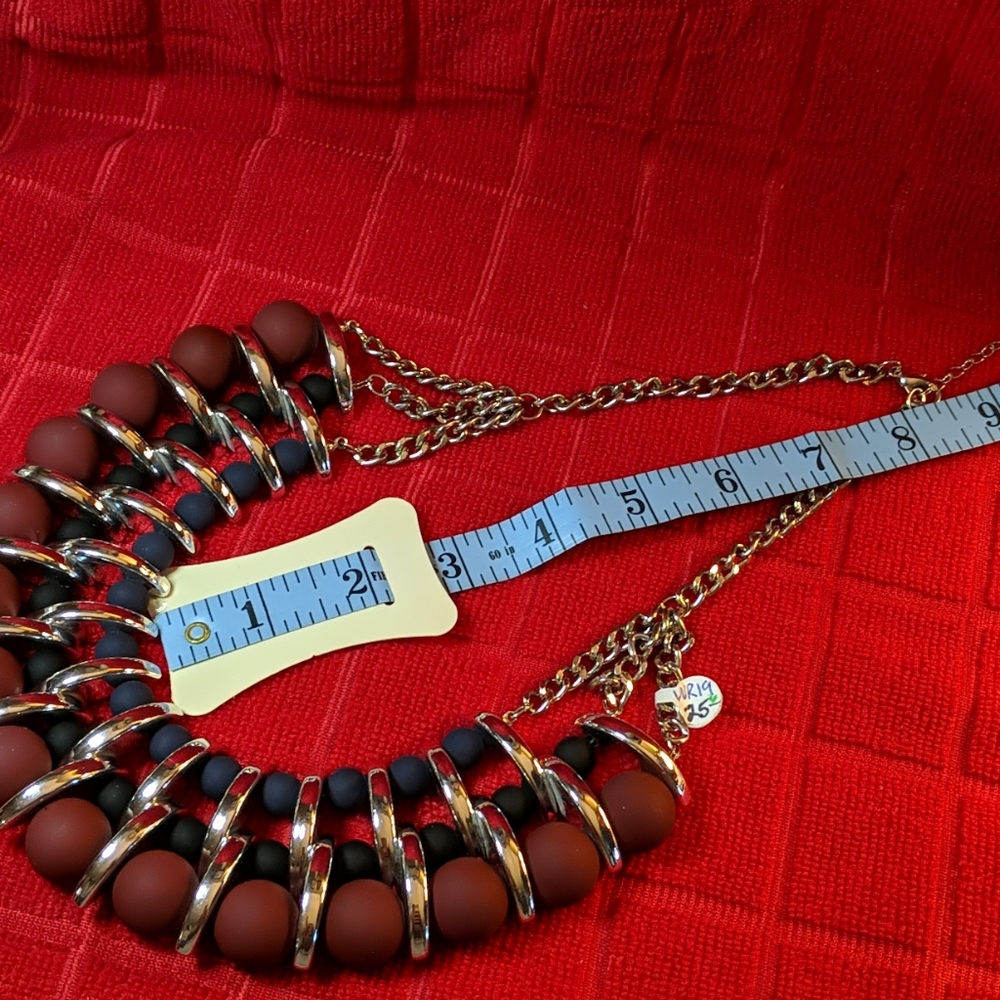 *. Necklace - Picture 2 of 4